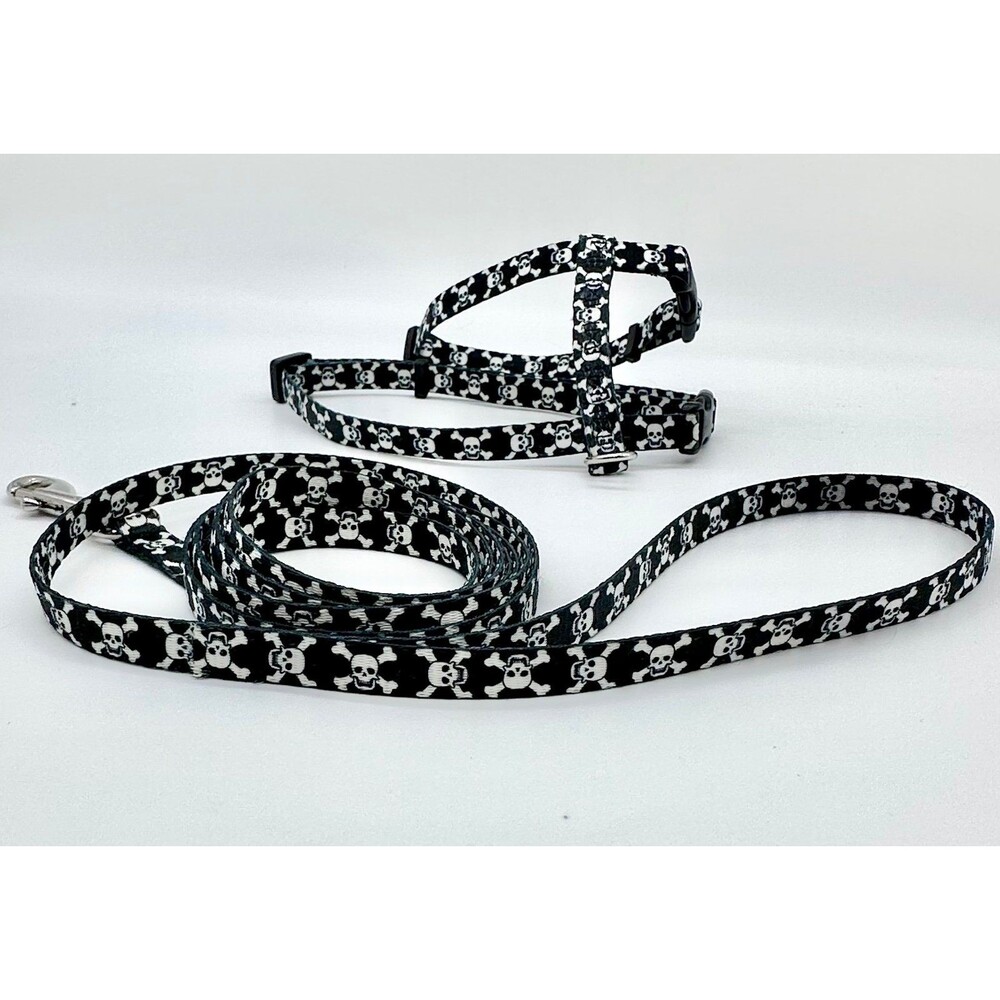 Black and White Skull patterned Dog Cat 6ft leash and harness set